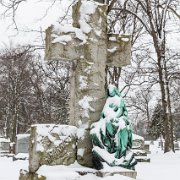 2013-03-16_12-23_16639_WTA_5DM3 The Woodlawn cemetery was established in 1895 and immediately attracted some of the most notable names in the city.The grounds encompass 140 acres (57 ha) and...